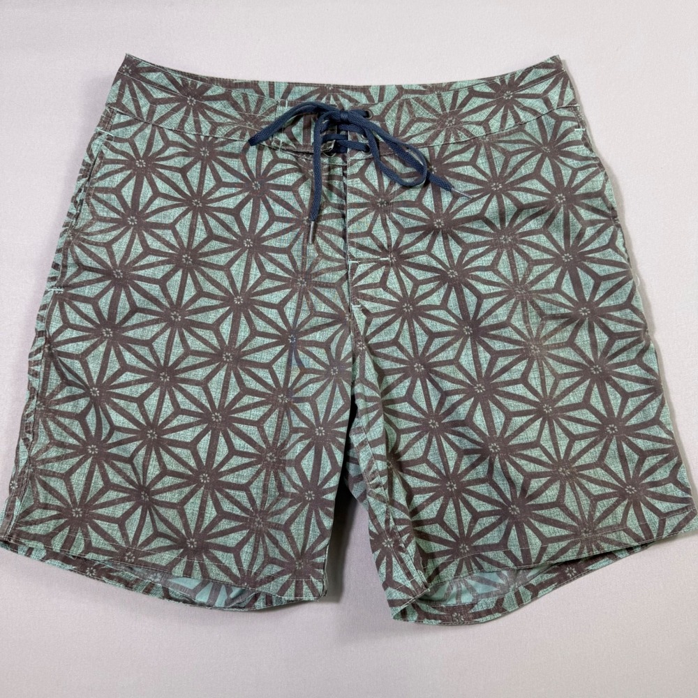Faherty Classic Board Shorts Mens 31 Sage Geometric Starburst Surf Swim Trunks